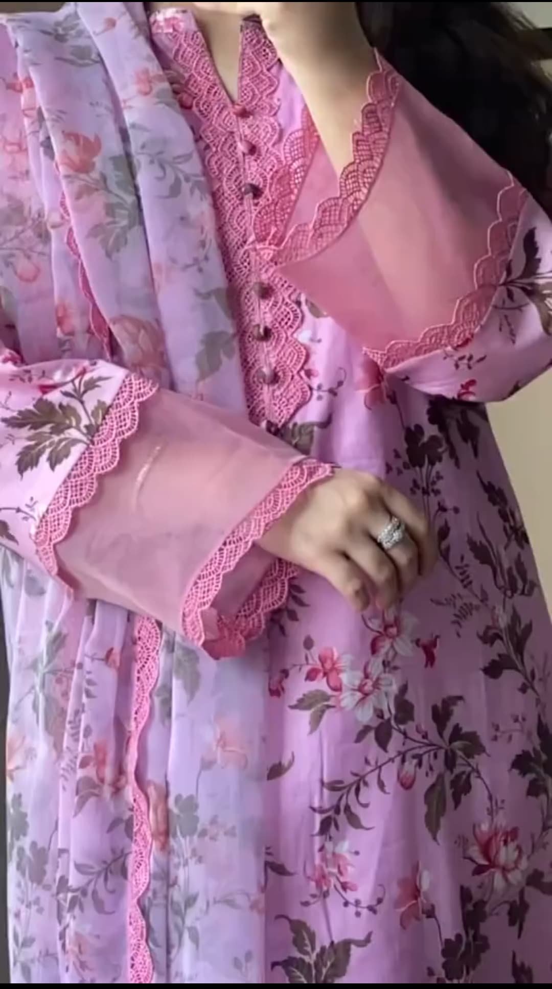 WhatsApp-Image-2025-06-24-at-12.24.11-1.jpeg Pink Floral Printed Lawn 3-Piece Suit - Image 3