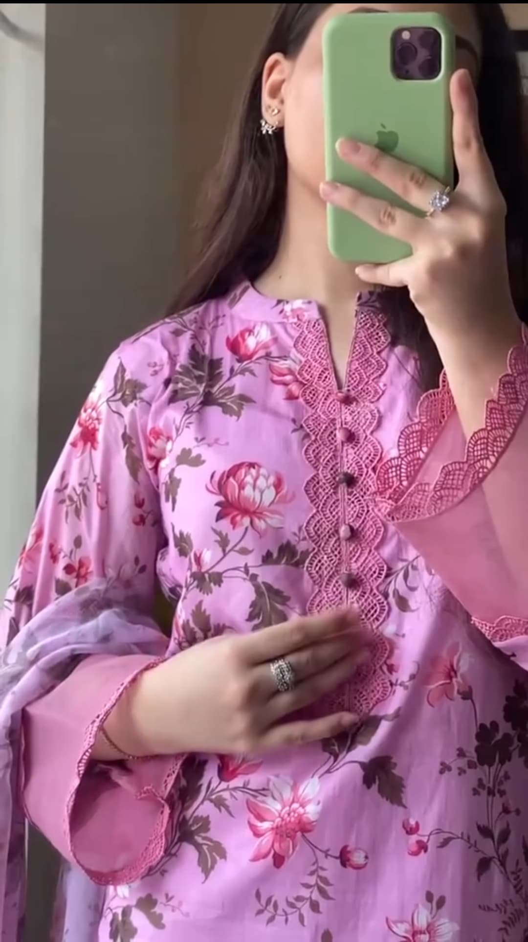 WhatsApp-Image-2025-06-24-at-12.24.11.jpeg Pink Floral Printed Lawn 3-Piece Suit - Image 5