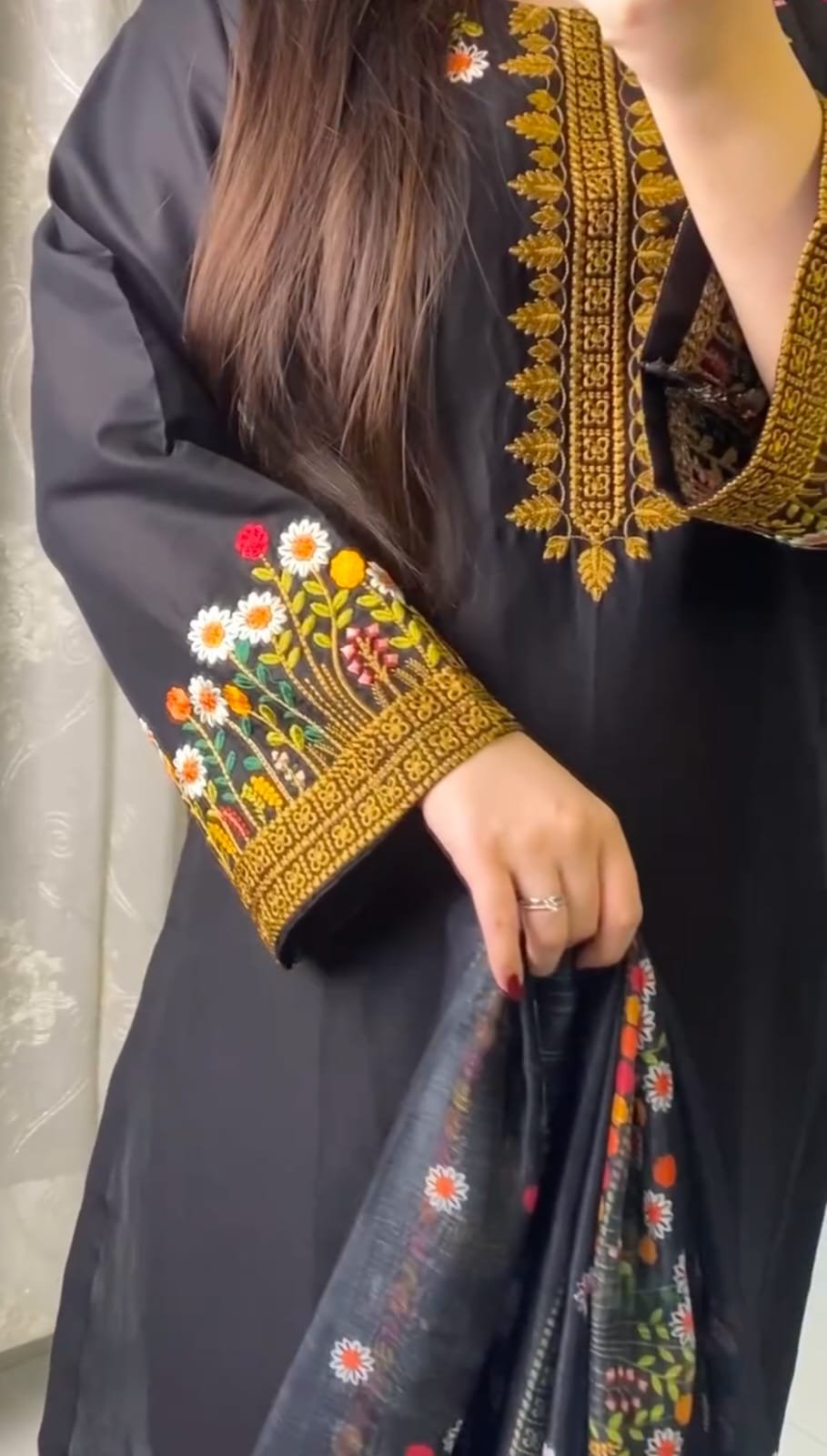WhatsApp-Image-2025-07-10-at-23.24.56-1.jpeg Black Traditional Embroidered 3-Piece Set - Image 5
