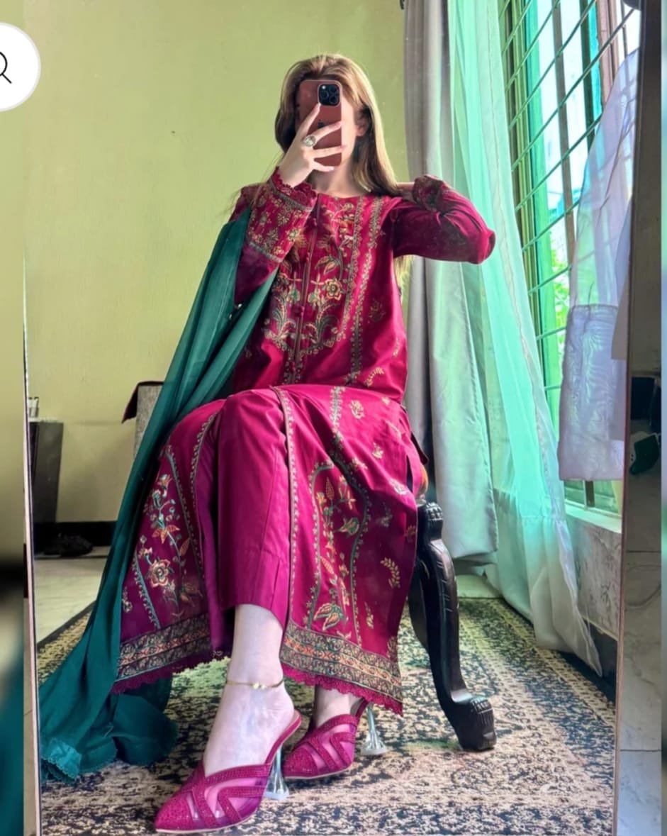 WhatsApp-Image-2025-07-12-at-22.26.32-1.jpeg Luxury Embroidered 3-Piece Dress Set – Deep Magenta Edition - Image 3