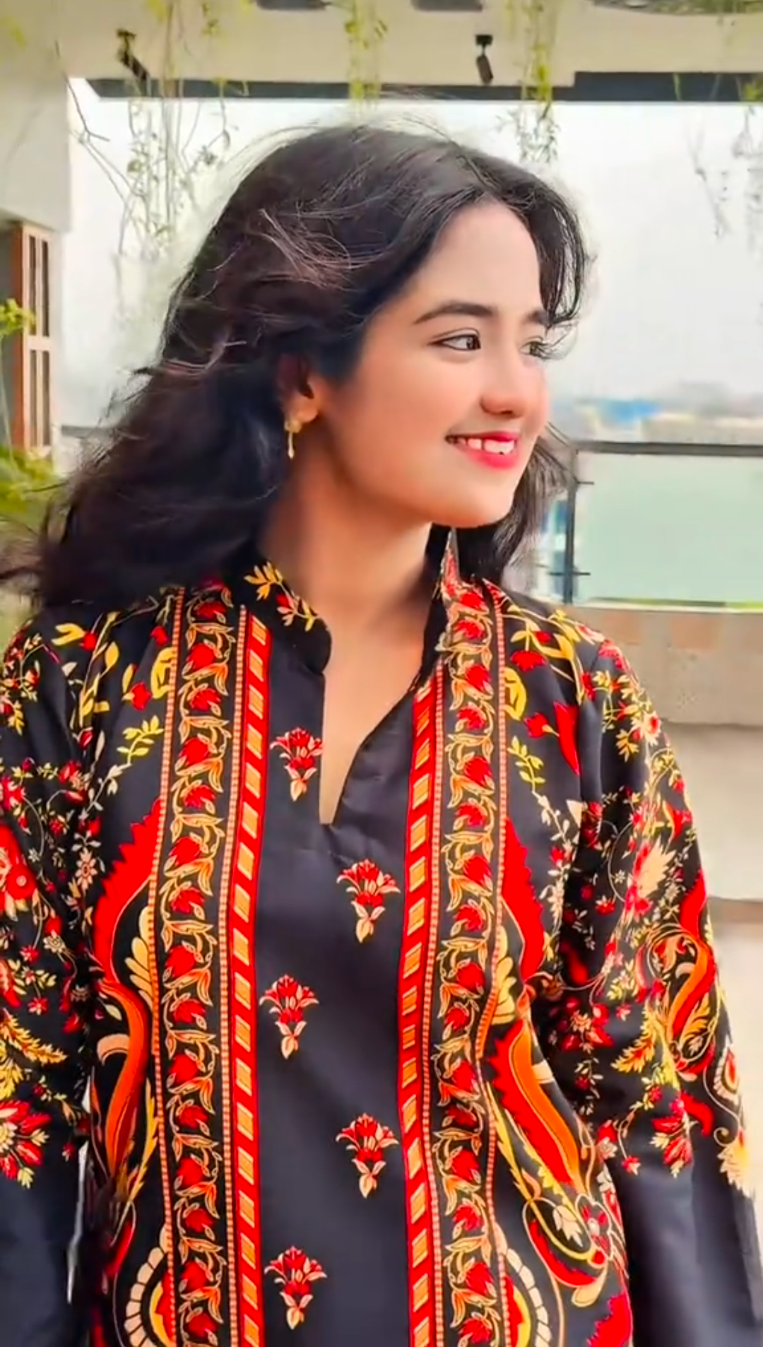Screenshot_20250729-183321.png Royal Elegance Dubai Silk Two-Piece Set – Traditional Meets Trendy - Image 2