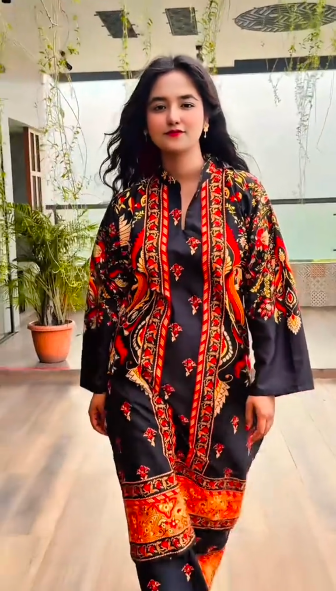 Screenshot_20250729-183358.png Royal Elegance Dubai Silk Two-Piece Set – Traditional Meets Trendy - Image 3